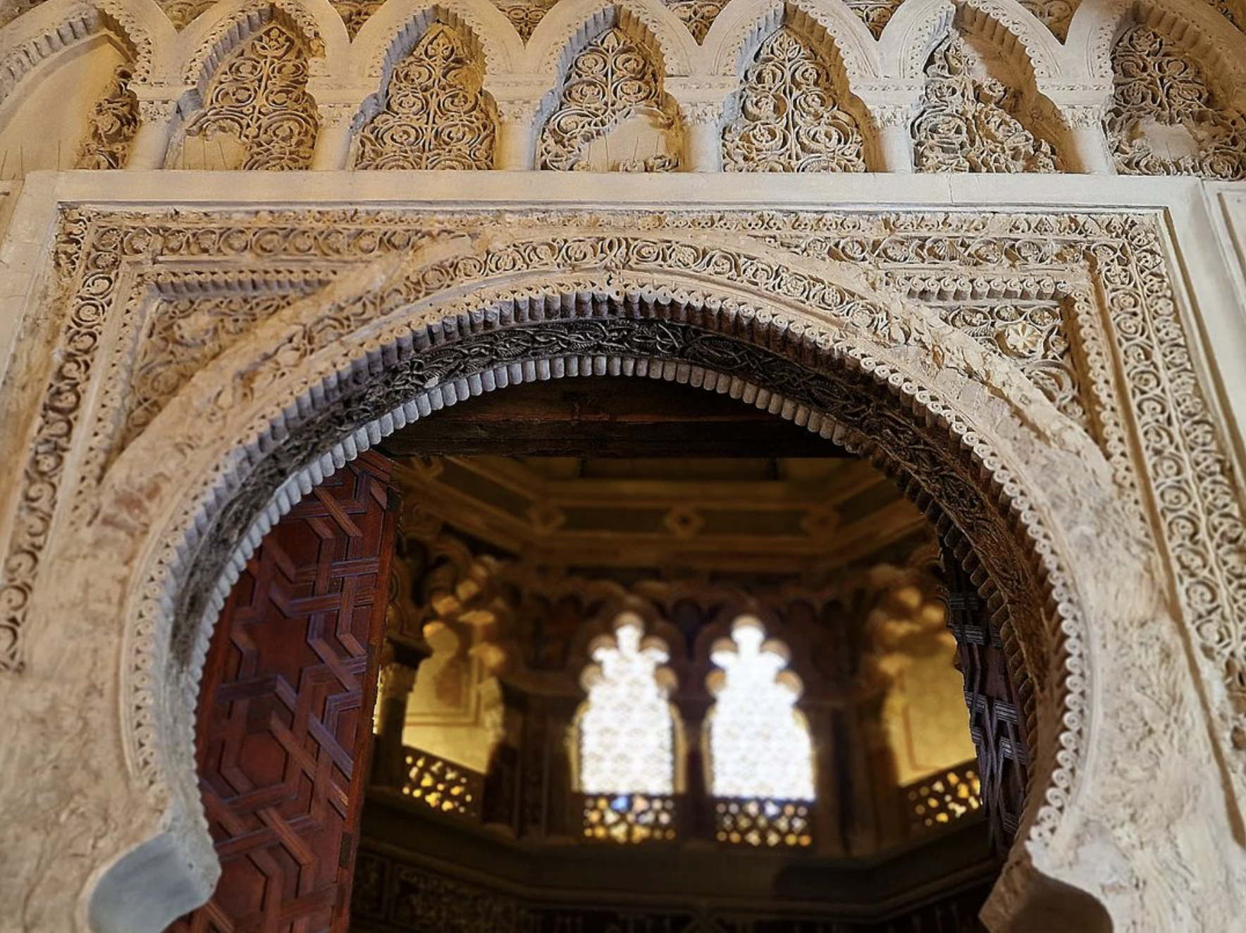 Detalle arco palacio de la Aljafería
