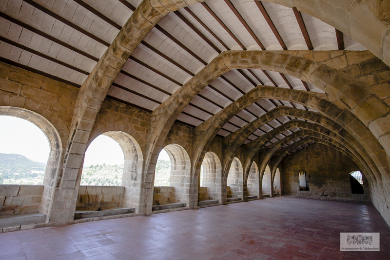 Castillo Valderrobres interior arcada