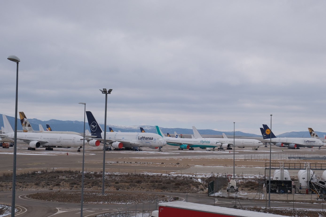 Aviones estacionados en el Aeropuerto de Teruel. FOTO: Marcos Díaz