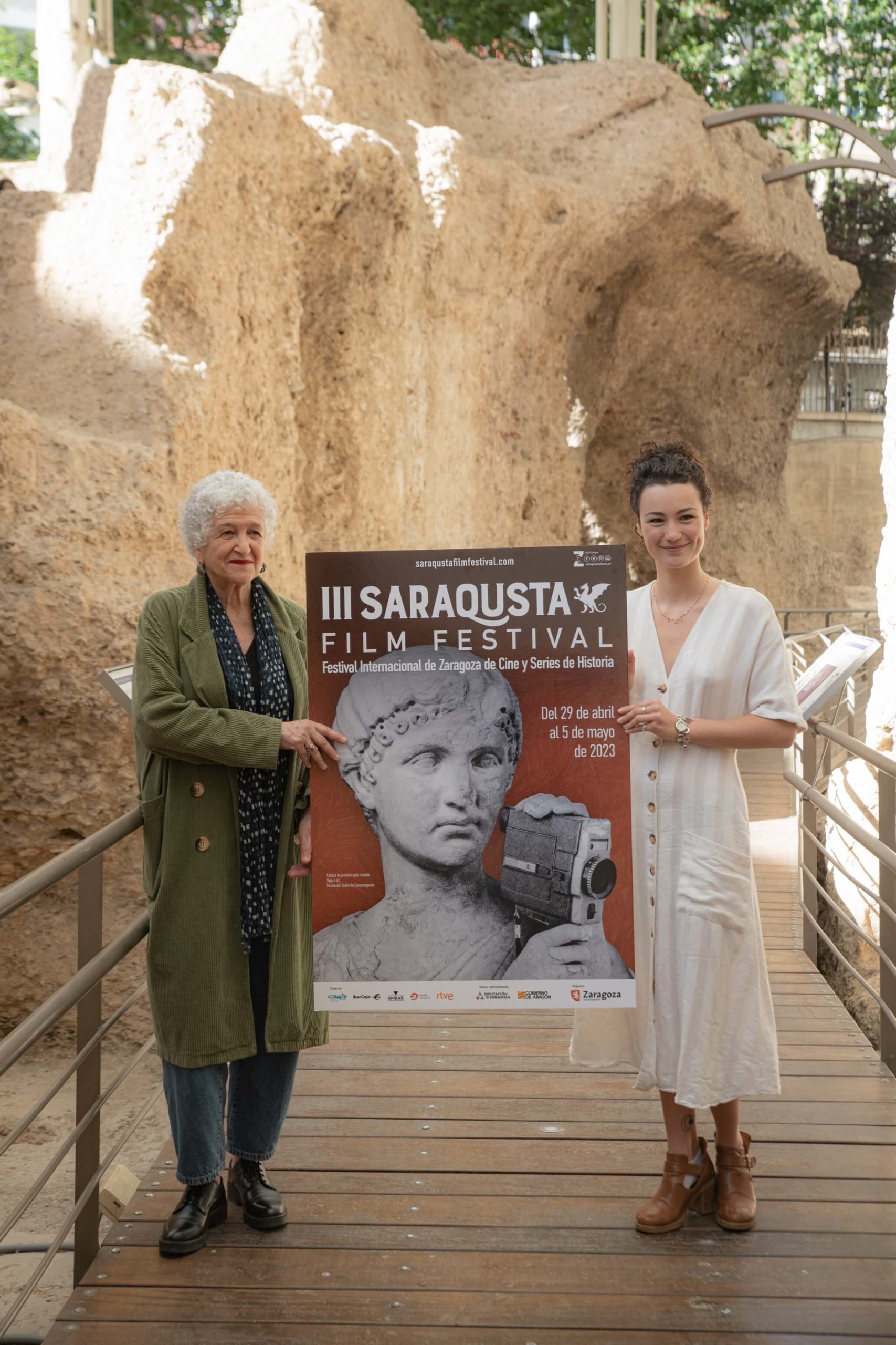 La productora de la película 'La historia de Annette Zelman', Paule Zajdermann, y la actriz protagonista, Ilona Bachelier, a su paso por Zaragoza. FOTO: Saraqusta Film Festival.