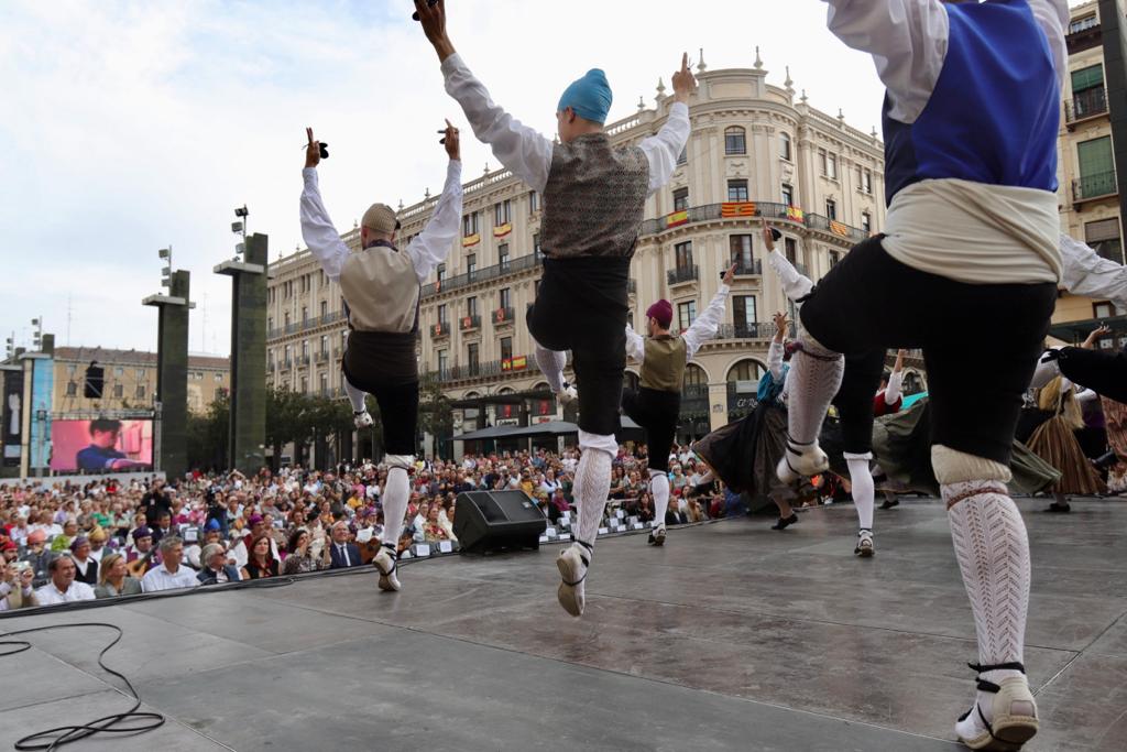 Un grupo de joteros baila en las fiestas del Pilar del año 2021. FOTO: Ayuntamiento de Zaragoza jota aragonesa en el mundo