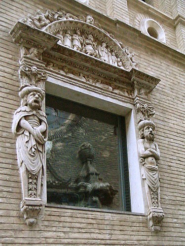 Detalle de una de las ventanas del Palacio de los Morlanes, en Zaragoza. FOTO: Patrimonio Cultural de Aragón